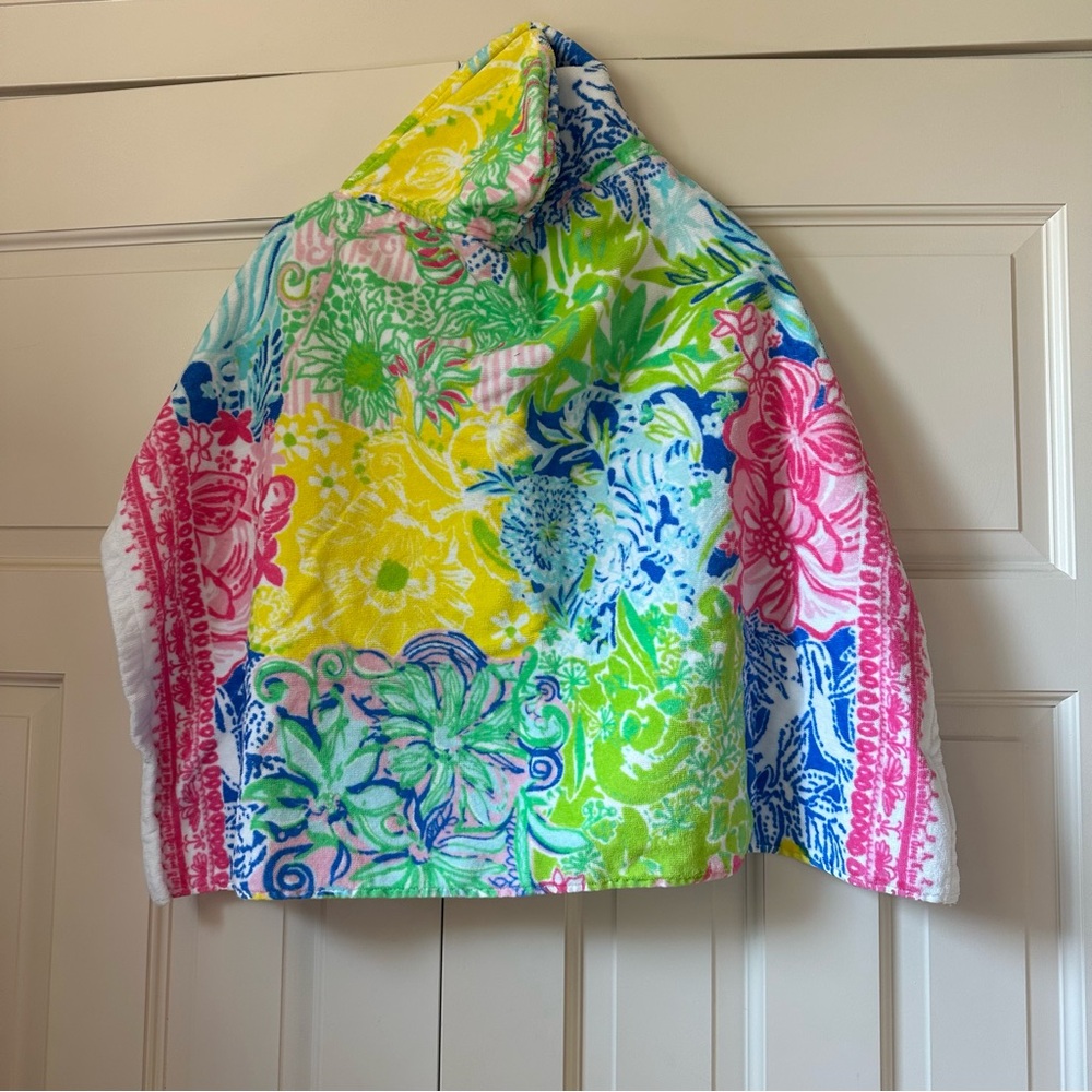 Pottery Barn Kids x Lilly Pulitzer Baby Hooded Beach Towel in Cheek to Cheek